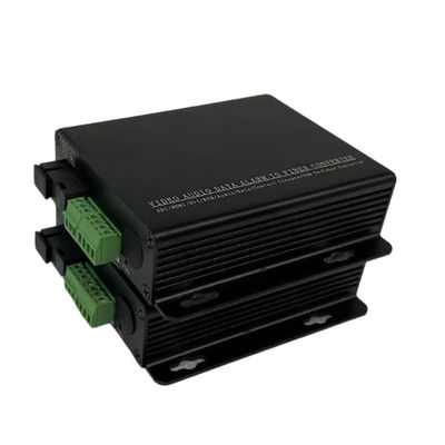 Audio analogico di 4CH XLR sopra fibra con i terminali standard verdi