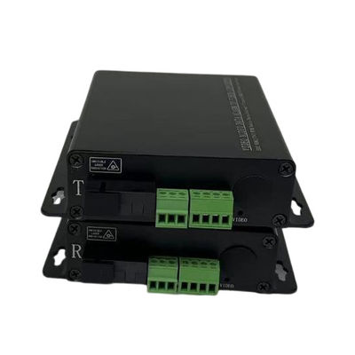 Audio analogico di 4CH XLR sopra fibra con i terminali standard verdi